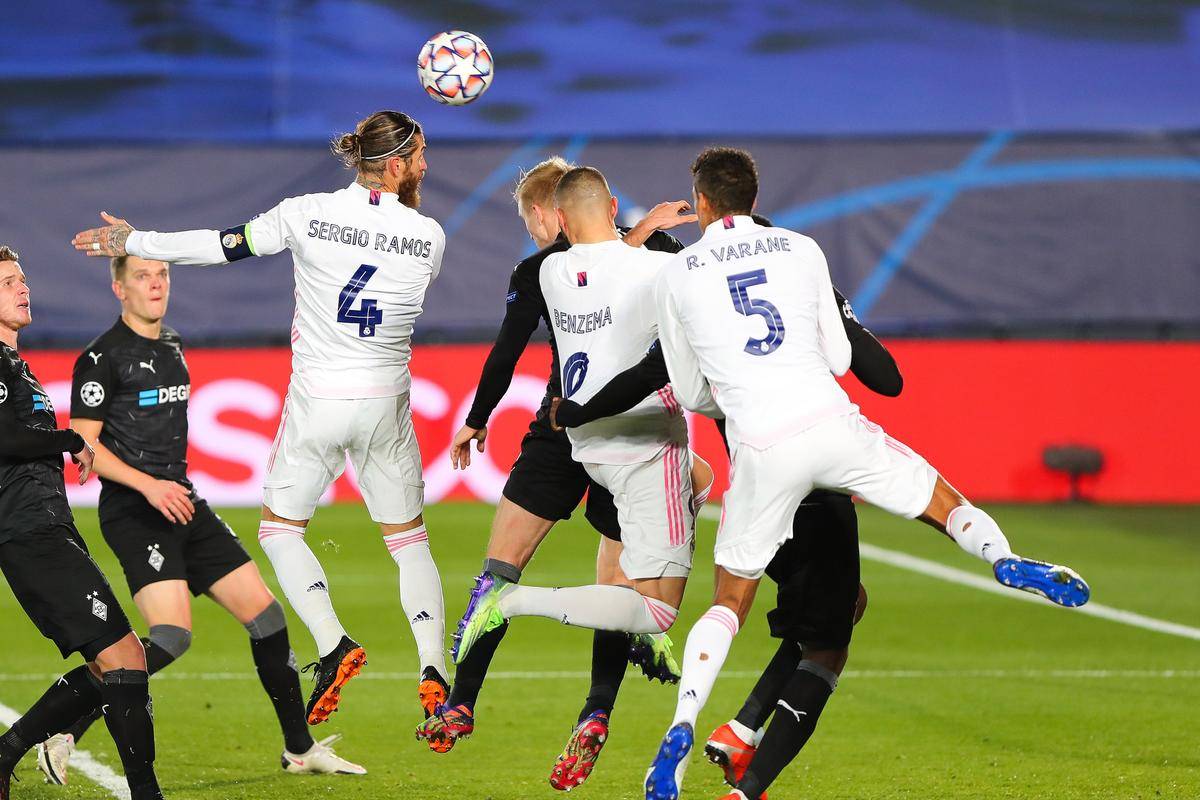 阿森纳主场大捷，球员赛后激动庆祝胜利，得到认为你们.免费游戏下载中心