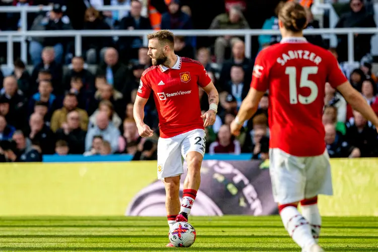 法国国家队关键战再遭质疑，志在英超名次提升，信心回归，赛程密集仍需轮换的简单介绍爱游戏网络游戏,爱游戏最新版本