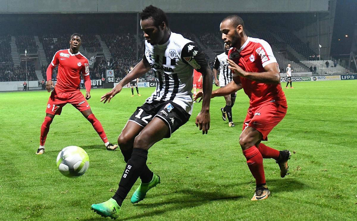 社区盾关键战走向成谜，深圳队状态回暖，底气十足，年轻球员获得机会的简单介绍免费游戏下载中心