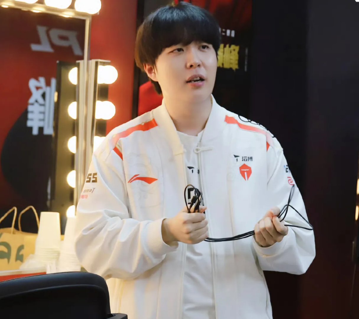 Rookie在TES比赛中高光表现，高光表现引发热议！的简单介绍免费游戏下载中心